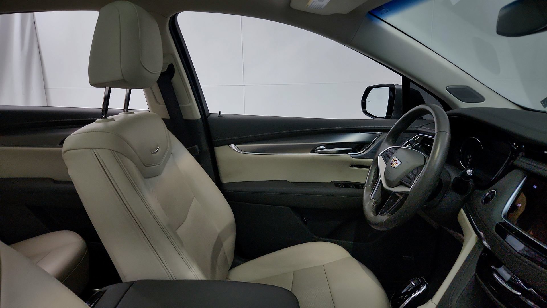 Certified 2023 Cadillac XT5 Premium Luxury AWD/4WD image 30