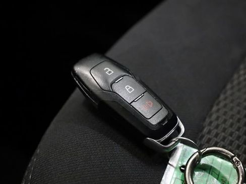 Used 2017 Ford Explorer XLT image 33