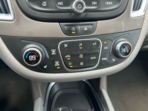 Used 2020 Chevrolet Malibu LT image 18