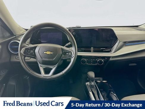 Used 2025 Chevrolet Trax LT w/ Driver Confidence Package FWD image 28