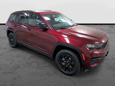 New 2025 Jeep Grand Cherokee Altitude image 5