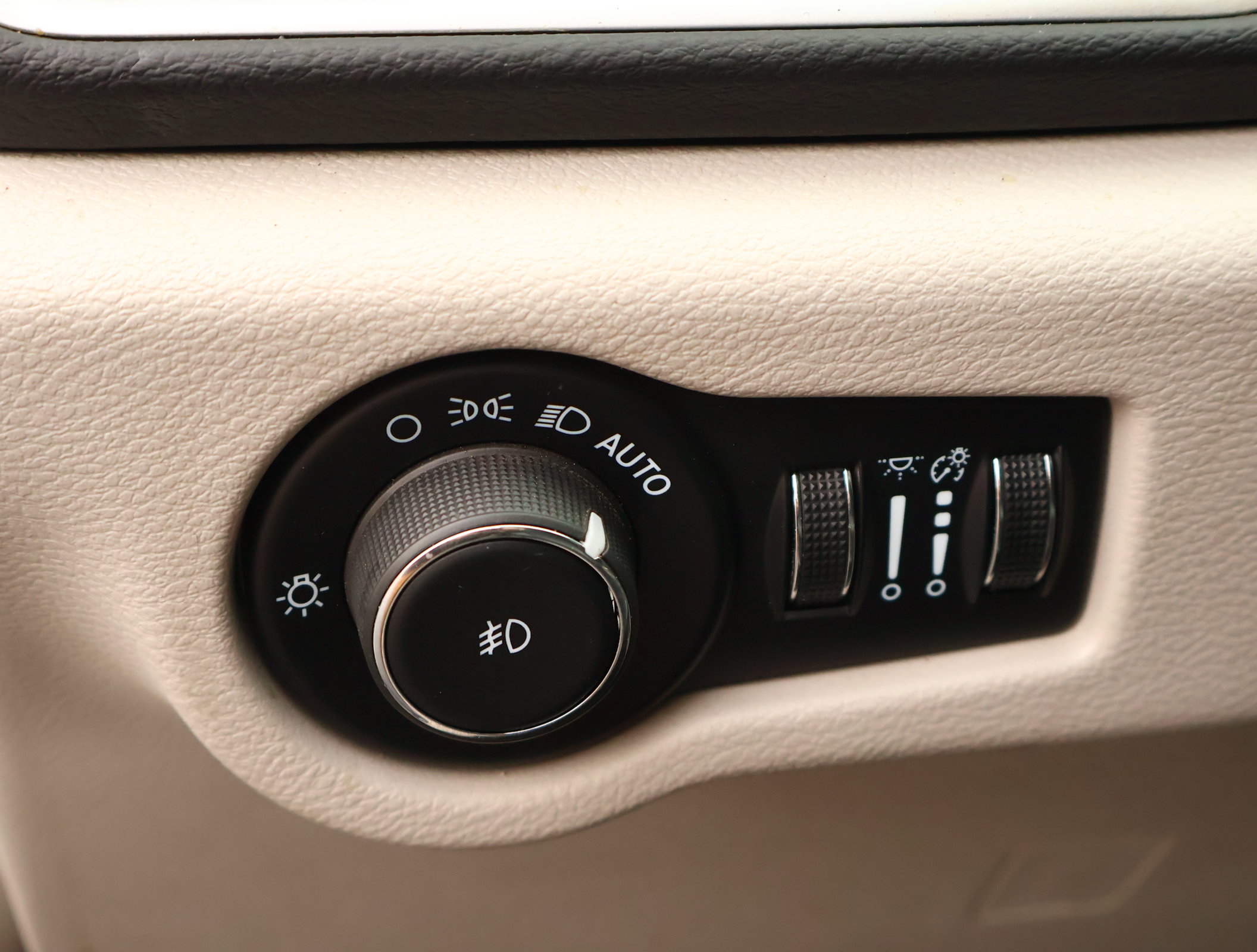 Used 2024 Chrysler Pacifica Touring-L FWD image 13