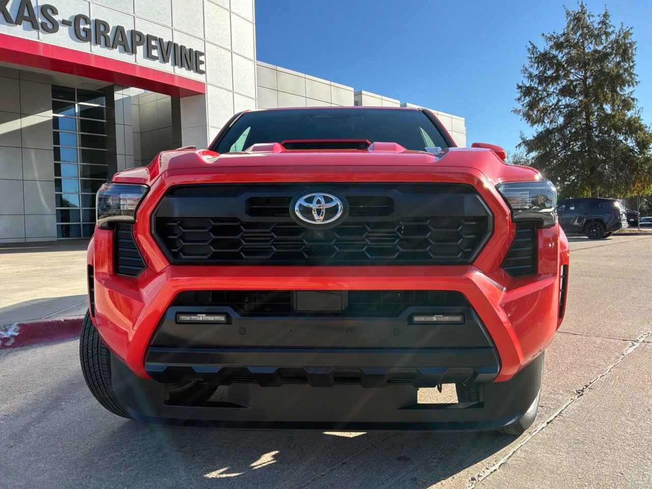 Used 2024 Toyota Tacoma TRD Sport w/ TRD Sport Premium Package RWD image 3