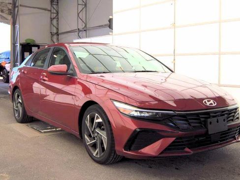 Used 2024 Hyundai Elantra SEL w/ Convenience Package image 3