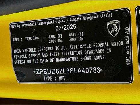 Used 2025 Lamborghini Urus SE AWD/4WD image 46