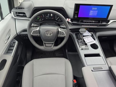 New 2026 Toyota Sienna XLE image 34