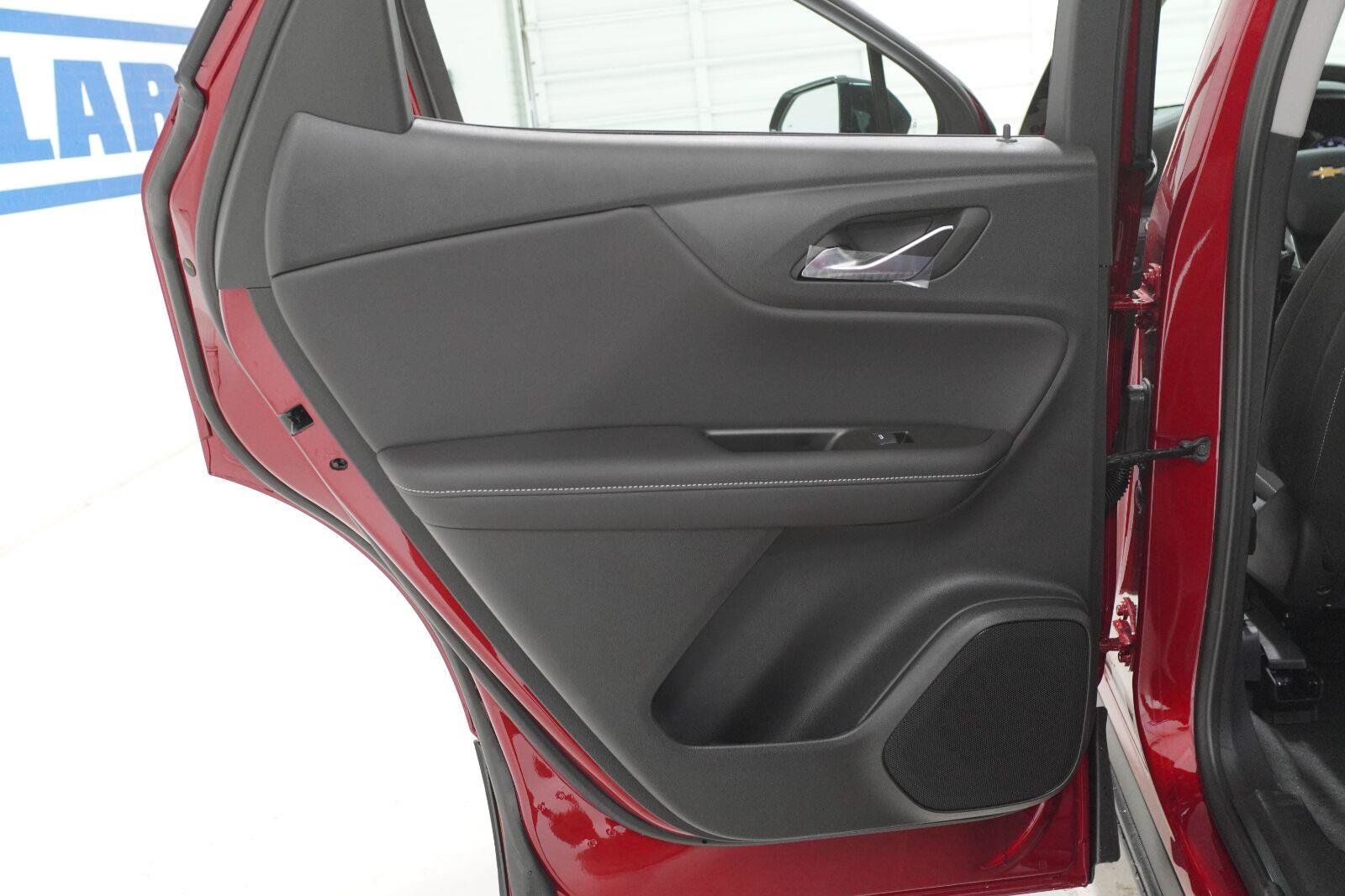 New 2026 Chevrolet Blazer LT w/ Convenience Package FWD image 29