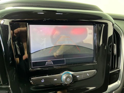 Used 2020 Chevrolet Traverse LS image 23