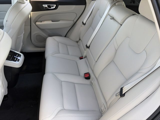 Used 2026 Volvo XC60 B5 Ultra AWD/4WD image 18