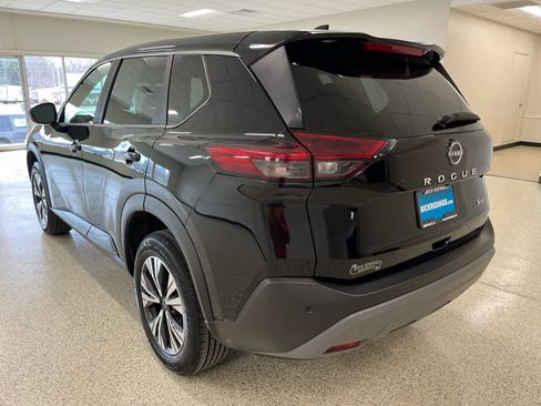 Used 2023 Nissan Rogue SV image 7