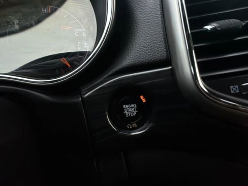 Used 2019 Jeep Grand Cherokee Laredo image 20