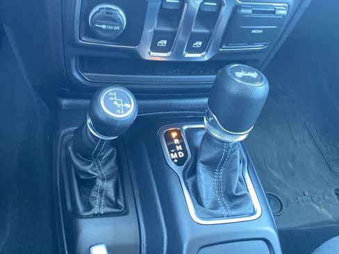Used 2025 Jeep Wrangler Sport AWD/4WD image 19