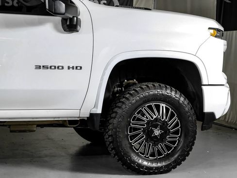 Used 2025 Chevrolet Silverado 3500 W/T AWD/4WD image 8