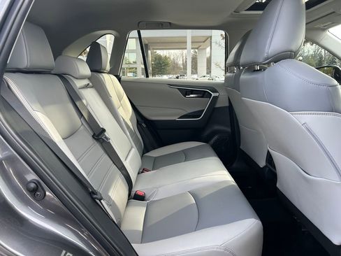 Used 2022 Toyota RAV4 XLE Premium image 25