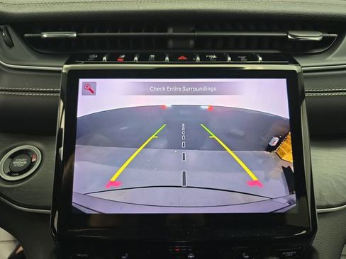 Used 2023 Jeep Grand Cherokee Limited image 29