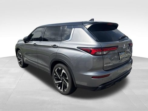 Used 2023 Mitsubishi Outlander SEL FWD image 3