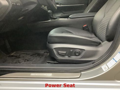 Used 2022 Toyota Camry SE image 13