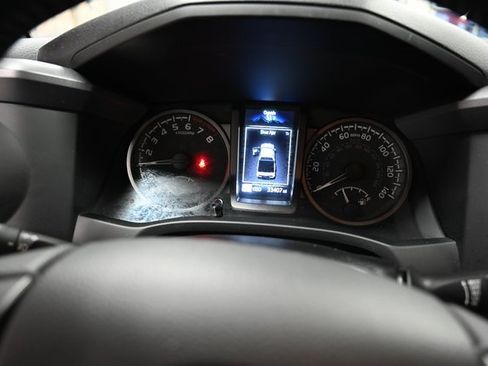 Used 2022 Toyota Tacoma TRD Off-Road image 29