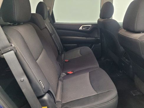 Used 2020 Nissan Pathfinder SV image 19