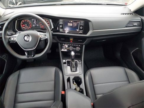 Used 2021 Volkswagen Jetta SE image 14