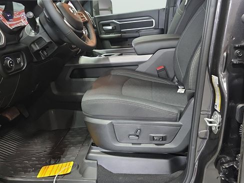 New 2026 RAM 3500 Big Horn AWD/4WD image 7