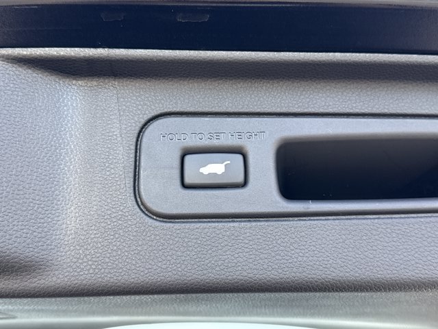 Used 2025 Honda Pilot TrailSport image 12