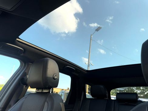 Used 2018 Land Rover Discovery Sport HSE image 23