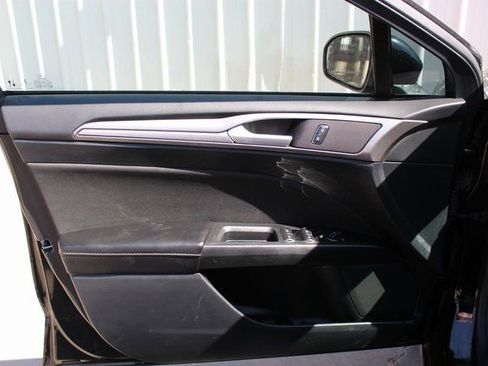 Used 2020 Ford Fusion SE image 7