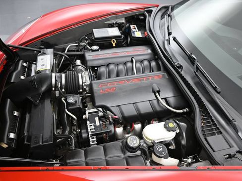 Used 2006 Chevrolet Corvette Coupe w/ Preferred Equipment Group RWD image 3