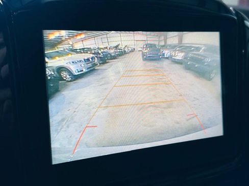 Used 2019 Chevrolet Traverse LT FWD image 30