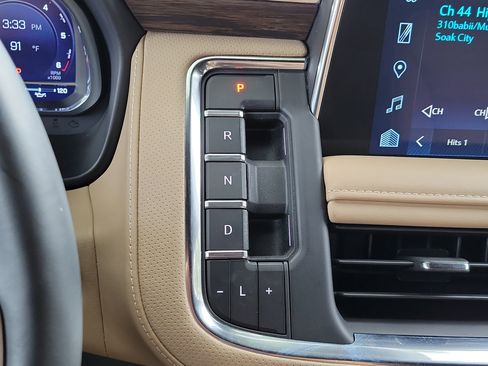 Used 2024 Chevrolet Tahoe Premier AWD/4WD image 31
