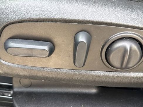 Used 2024 GMC Terrain SLT image 23