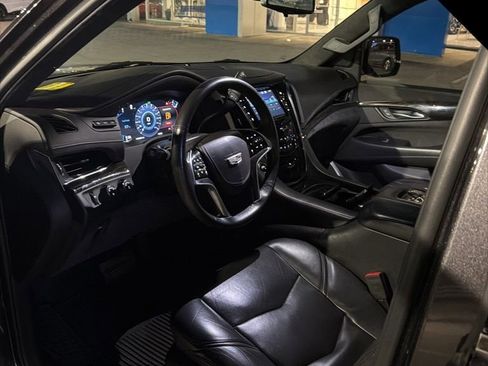 Used 2018 Cadillac Escalade Platinum image 5