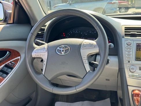Used 2011 Toyota Camry XLE w/ SE/XLE Extra-Value Pkg FWD image 11