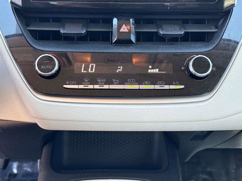 Used 2020 Toyota Corolla LE image 21