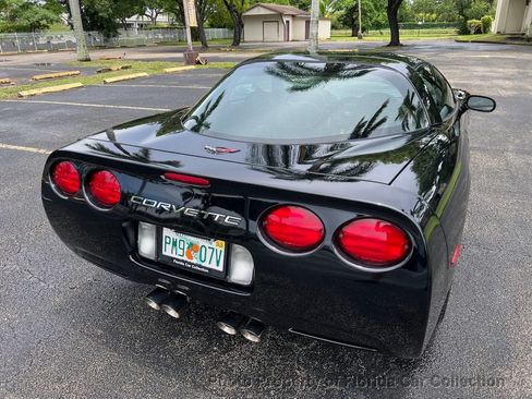 Used 1998 Chevrolet Corvette Coupe w/ Roof Pkg RWD image 18