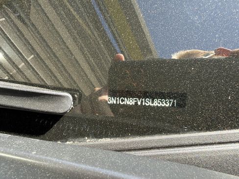 Used 2025 Nissan Versa SR w/ Trunk Package FWD image 39
