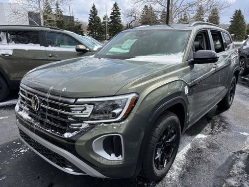 New 2026 Volkswagen Atlas Peak Edition image 1