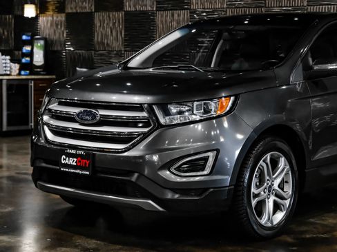 Used 2017 Ford Edge Titanium w/ Equipment Group 301A FWD image 10