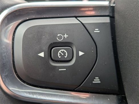 Certified 2024 Volvo XC40 B5 Ultimate w/ Climate Package image 20