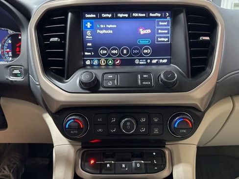 Used 2023 GMC Acadia Denali w/ Denali Ultimate Package FWD image 9