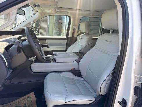 Certified 2025 Ford Expedition Platinum w/ Platinum Ultimate Package AWD/4WD image 17
