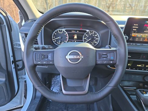 Certified 2025 Nissan Rogue SV w/ SV Premium Package image 18