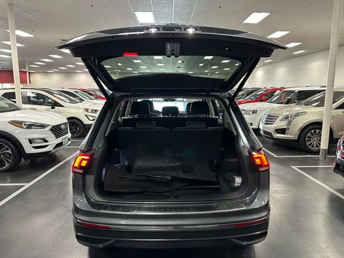 Used 2022 Volkswagen Tiguan SE image 28