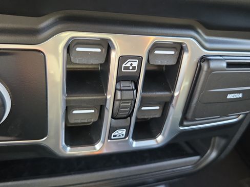 Used 2023 Jeep Wrangler Unlimited Sport AWD/4WD image 20