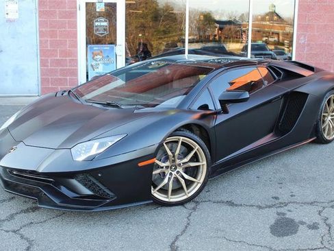 Used 2018 Lamborghini Aventador S image 2