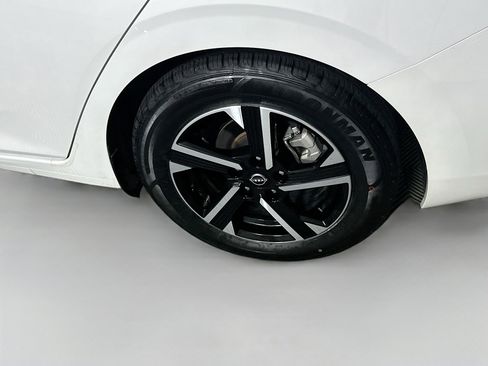 Used 2024 Nissan Sentra SV image 11