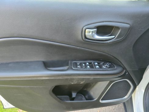 Used 2018 Jeep Compass Latitude w/ Cold Weather Group image 21