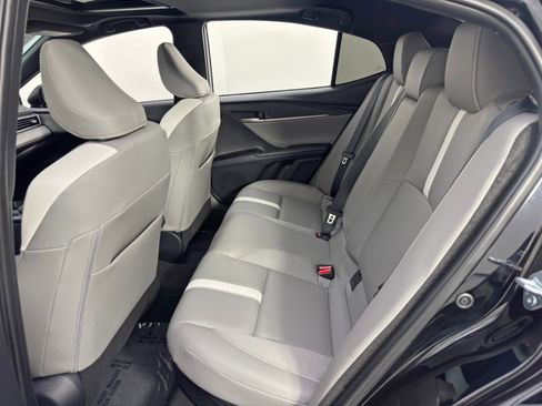 Used 2025 Toyota Camry SE w/ Convenience Package image 40