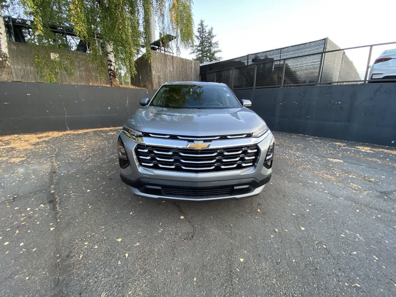 Used 2026 Chevrolet Equinox LT AWD/4WD image 9